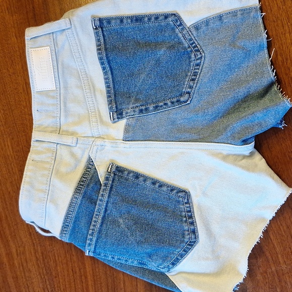 Hollister ultra high-rise denim shorts - Picture 2 of 3
